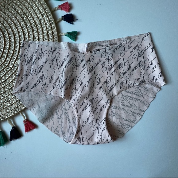 Victoria's Secret No Show Hiphugger Panty Purest Pink Script M NEW - Picture 1 of 3